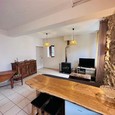 Holiday home Maison De L'hirondelle Arnave